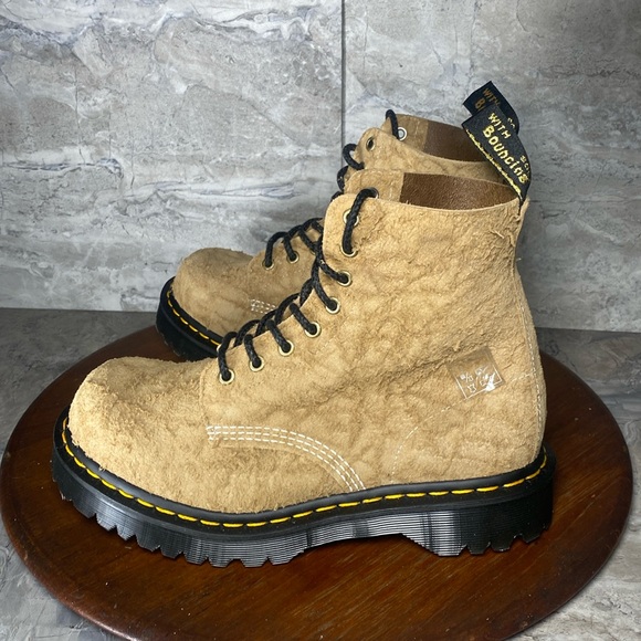 Dr. Martens 1460 Pascal Made in England Emboss Suede Boots - Size: 7 - Picture 1 of 7